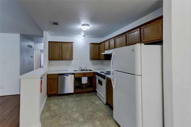 914 Sun Meadow Street, College Station, TX 77845