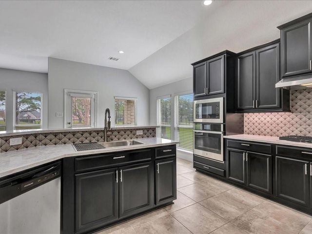 6302 Fisher Reef Drive, Beach City, TX 77523