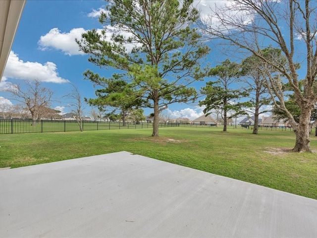 6302 Fisher Reef Drive, Beach City, TX 77523