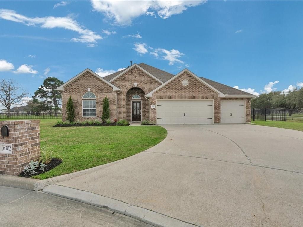 6302 Fisher Reef Drive, Beach City, TX 77523