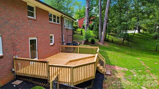 401 S East End Avenue, Statesville, NC 28677