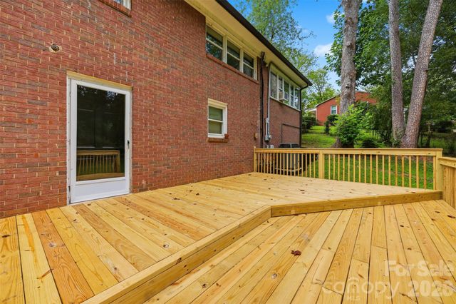 401 S East End Avenue, Statesville, NC 28677