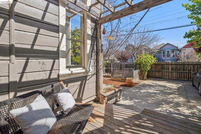 1655 12th Street, Oakland, CA 94607