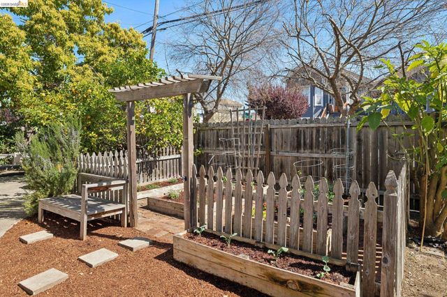 1655 12th Street, Oakland, CA 94607