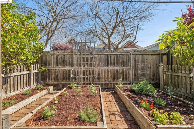 1655 12th Street, Oakland, CA 94607