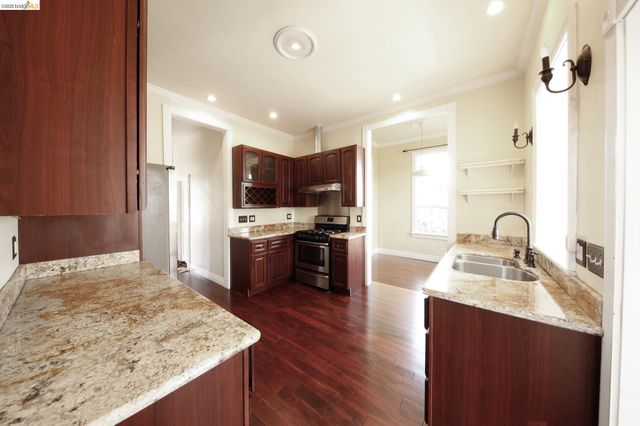 1655 12th Street, Oakland, CA 94607