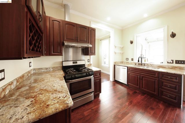 1655 12th Street, Oakland, CA 94607