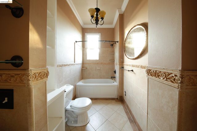 1655 12th Street, Oakland, CA 94607