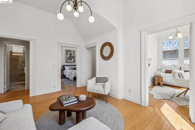 1655 12th Street, Oakland, CA 94607