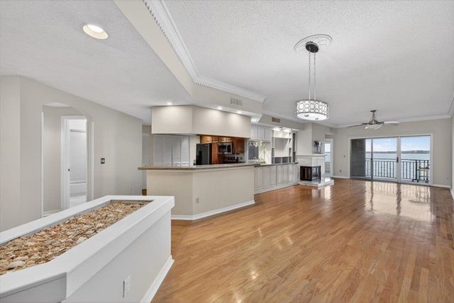2099 E Winterbourne 306, Orange Park, FL 32073