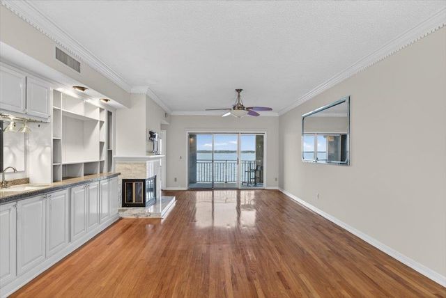 2099 E Winterbourne 306, Orange Park, FL 32073