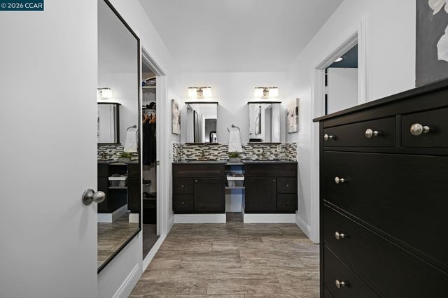 10 Swansea Ln, Pleasant Hill, CA 94523