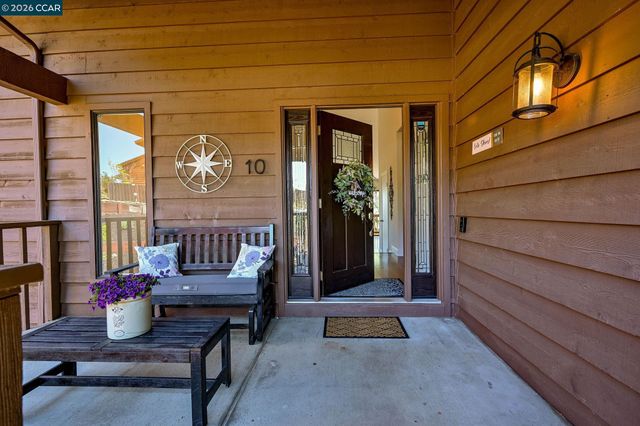 10 Swansea Ln, Pleasant Hill, CA 94523
