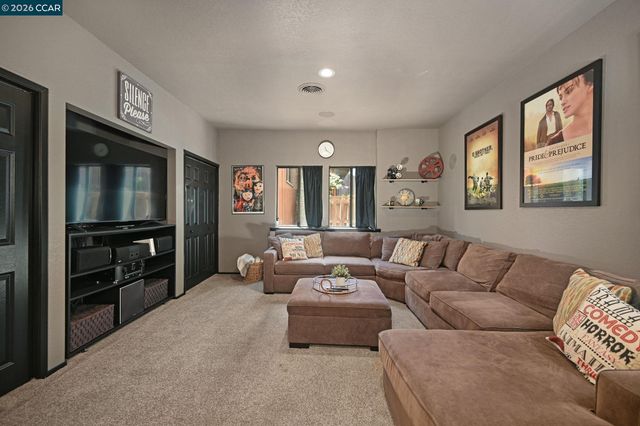10 Swansea Ln, Pleasant Hill, CA 94523