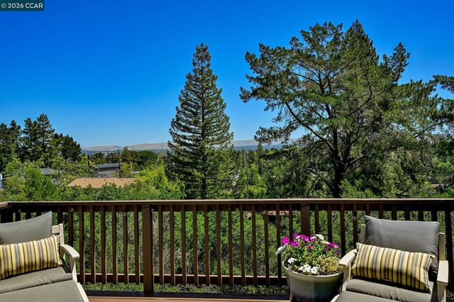 10 Swansea Ln, Pleasant Hill, CA 94523