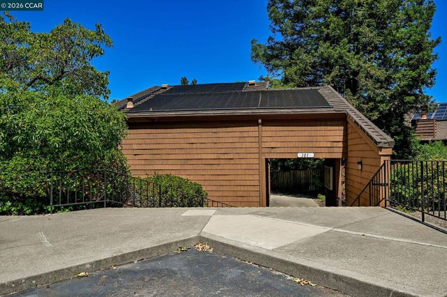 10 Swansea Ln, Pleasant Hill, CA 94523