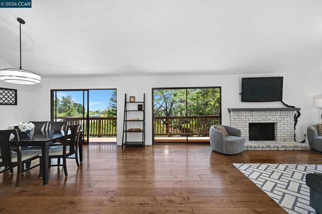 10 Swansea Ln, Pleasant Hill, CA 94523
