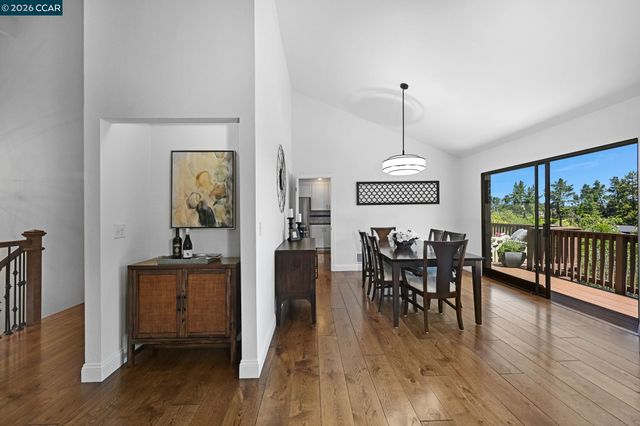 10 Swansea Ln, Pleasant Hill, CA 94523