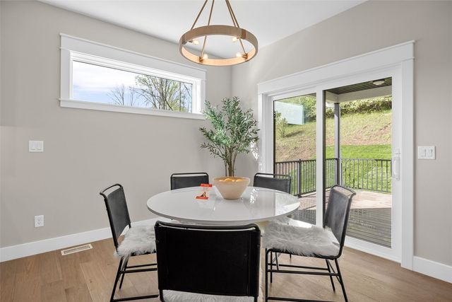 2239 Royal Oak Ridge Road, Marion, IA 52302