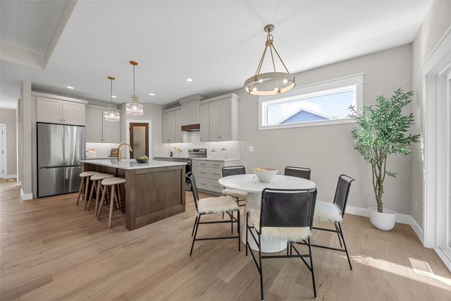 2239 Royal Oak Ridge Road, Marion, IA 52302