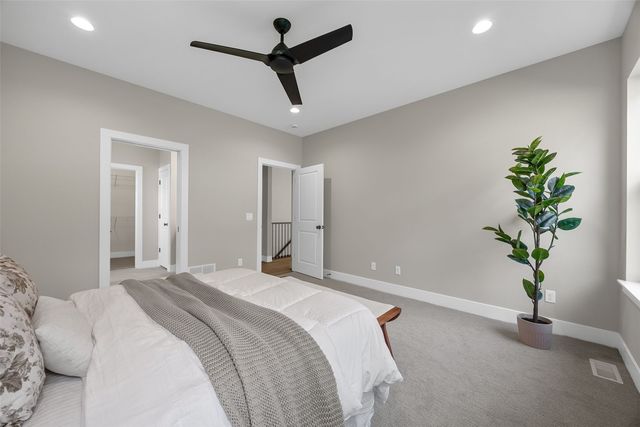 2239 Royal Oak Ridge Road, Marion, IA 52302