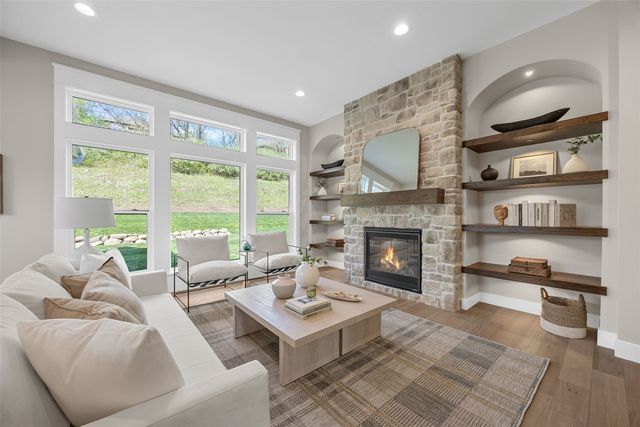 2239 Royal Oak Ridge Road, Marion, IA 52302
