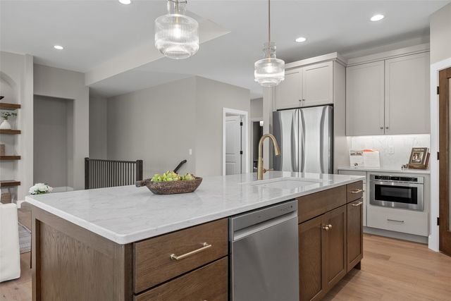 2239 Royal Oak Ridge Road, Marion, IA 52302