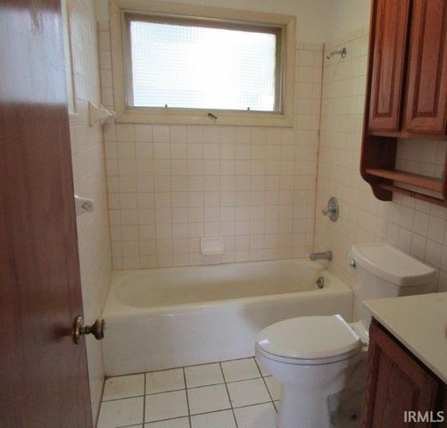 304 E Pickwick Drive, Syracuse, IN 46567