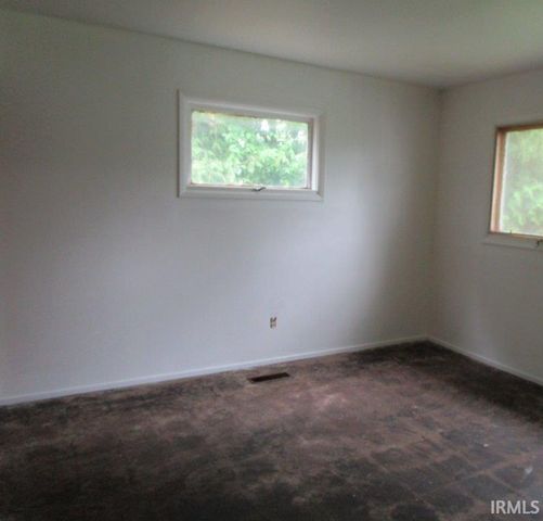 304 E Pickwick Drive, Syracuse, IN 46567