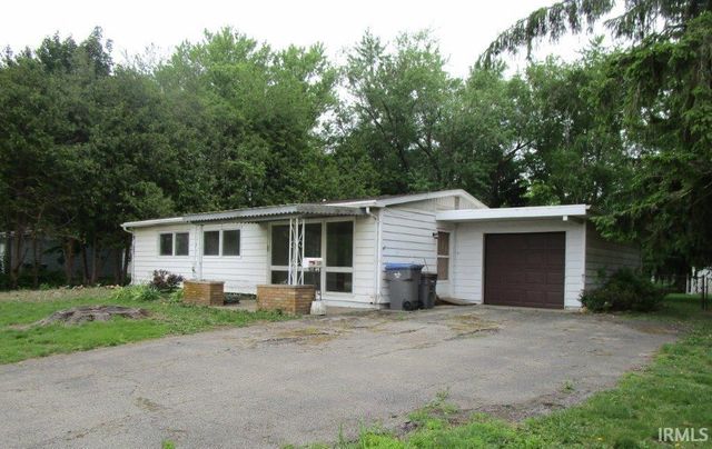 304 E Pickwick Drive, Syracuse, IN 46567
