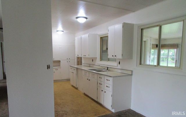 304 E Pickwick Drive, Syracuse, IN 46567