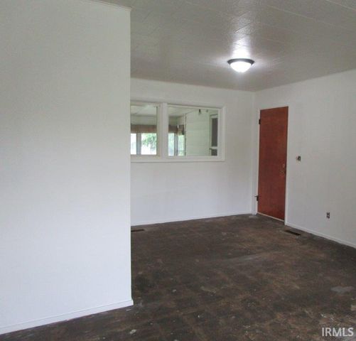 304 E Pickwick Drive, Syracuse, IN 46567