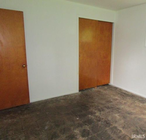 304 E Pickwick Drive, Syracuse, IN 46567