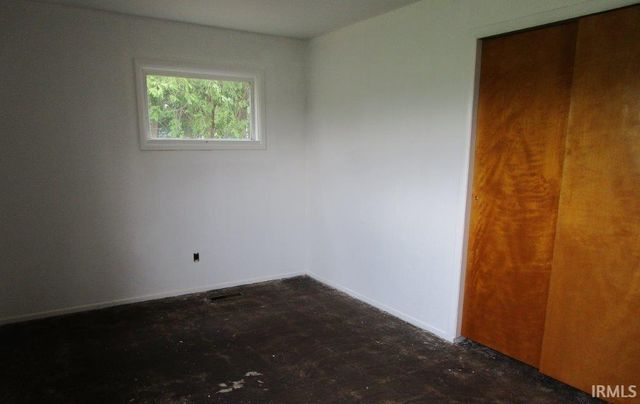 304 E Pickwick Drive, Syracuse, IN 46567