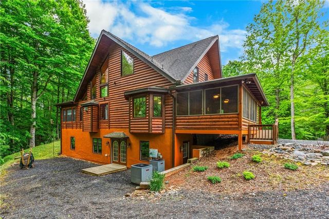 1160 River Bluff Trail, Tobaccoville, NC 27050