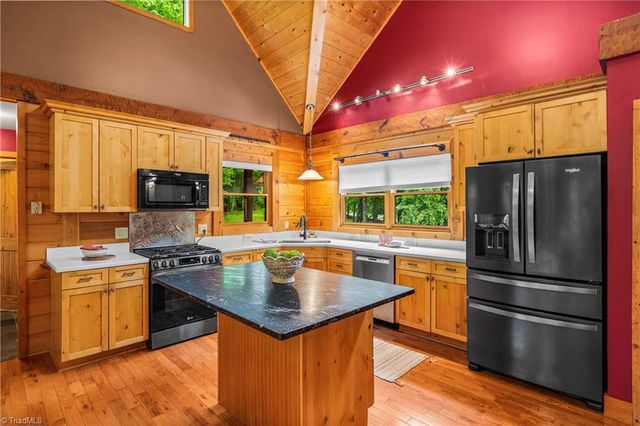 1160 River Bluff Trail, Tobaccoville, NC 27050