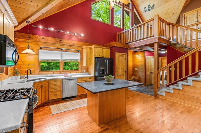 1160 River Bluff Trail, Tobaccoville, NC 27050