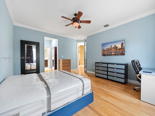 1104 NW 139th Ave, Pembroke Pines, FL 33028