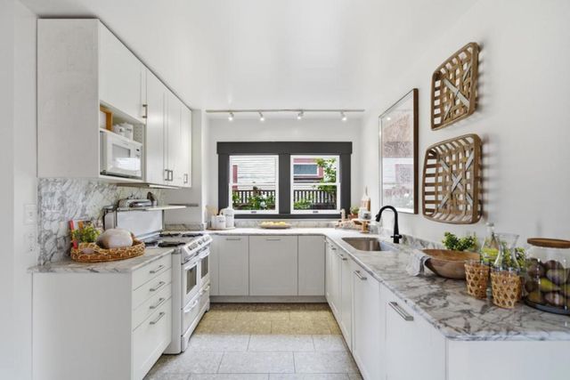 1085 Emerson Street, Palo Alto, CA 94301