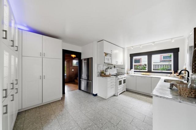 1085 Emerson Street, Palo Alto, CA 94301