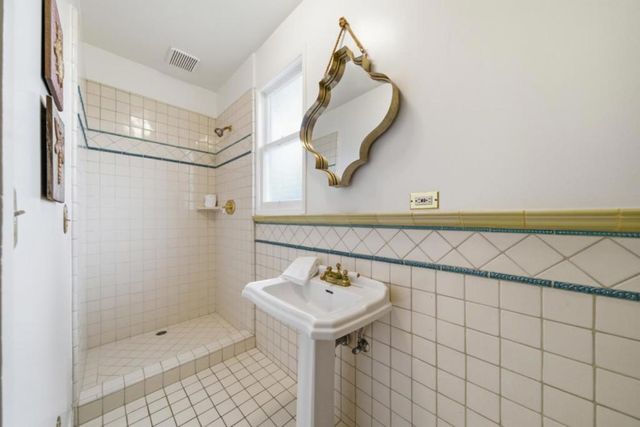 1085 Emerson Street, Palo Alto, CA 94301