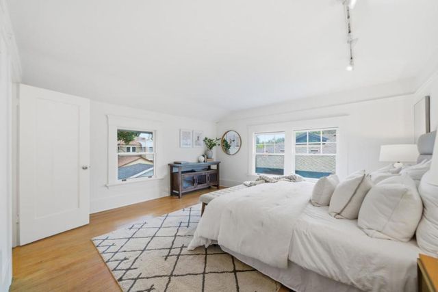 1085 Emerson Street, Palo Alto, CA 94301