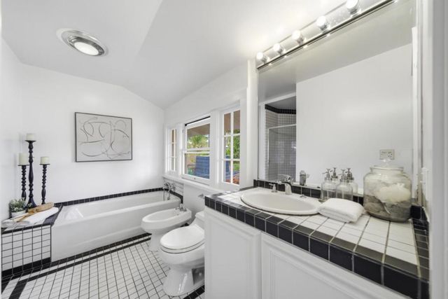 1085 Emerson Street, Palo Alto, CA 94301