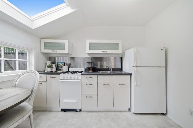 1085 Emerson Street, Palo Alto, CA 94301