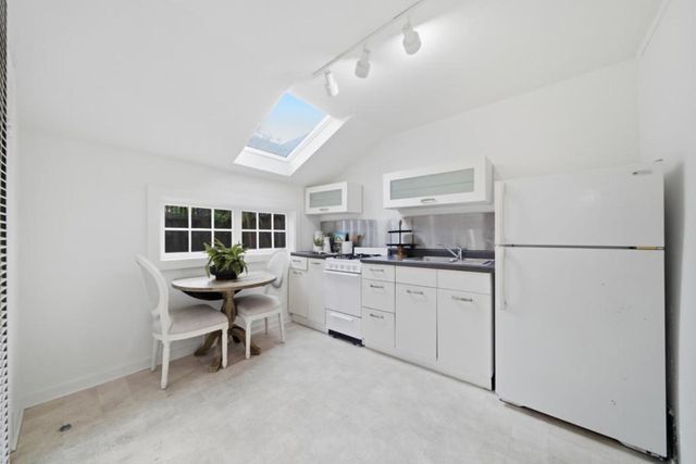 1085 Emerson Street, Palo Alto, CA 94301