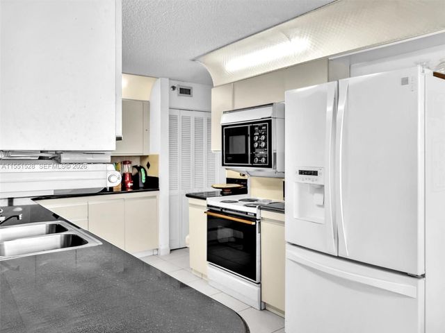 1201 S Ocean Dr 1112N, Hollywood, FL 33019