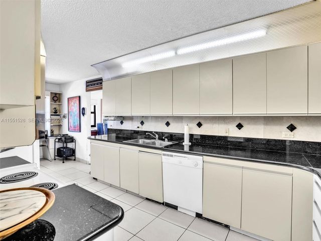 1201 S Ocean Dr 1112N, Hollywood, FL 33019