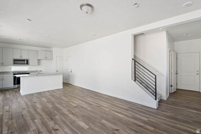 395 E HALLS CREEK RD, Saratoga Springs, UT 84045