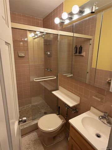 85-10 151 Avenue 2D, Howard Beach, NY 11414