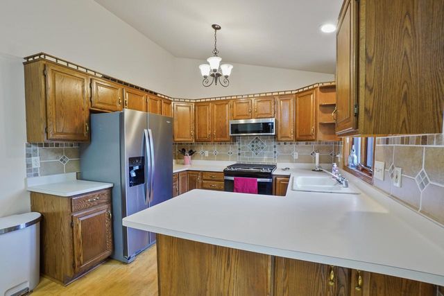 S92W35305 Barbary COURT, Eagle, WI 53119